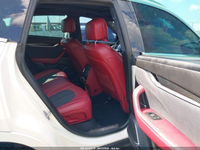 2017 MASERATI LEVANTE ZN661YUL4HX199856 Photo 7