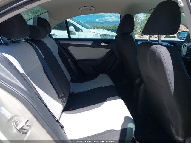 3VWD17AJXFM415599 Volkswagen 1.8t