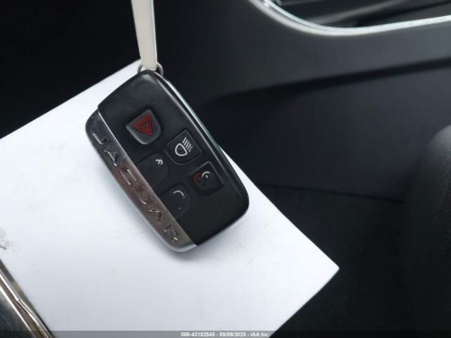 2019 JAGUAR XE SAJAR4FX6KCP49586 Photo 10