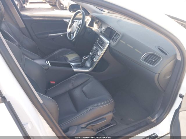 2018 VOLVO S60 YV126MFL6J2456360 Photo 4