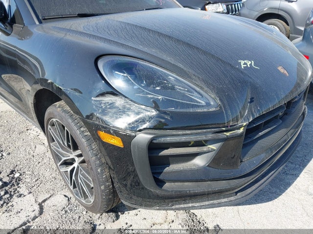 Porsche Macan 2024 WP1AA2A58RLB14930 Image 18
