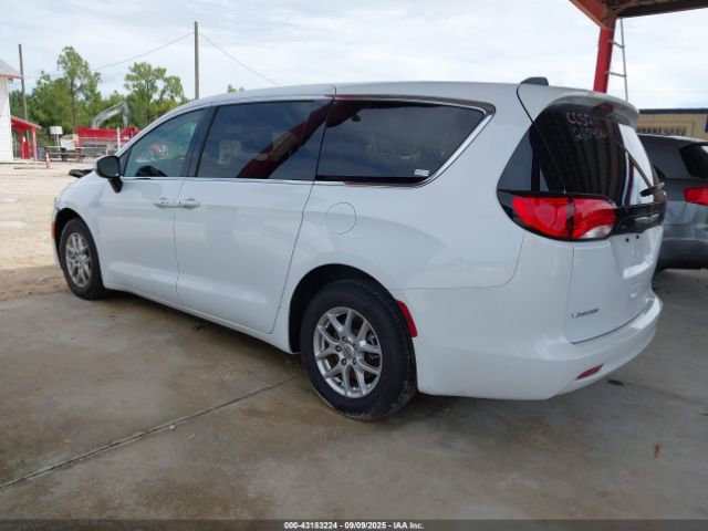 2022 CHRYSLER VOYAGER 2C4RC1CG9NR223096 Photo 2