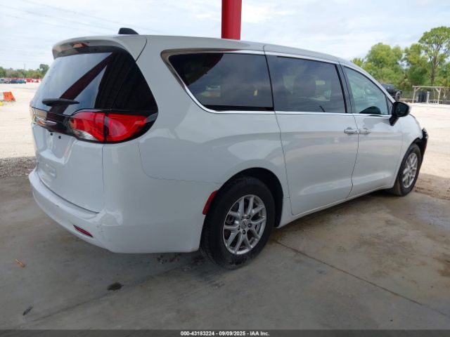 2022 CHRYSLER VOYAGER 2C4RC1CG9NR223096 Photo 3
