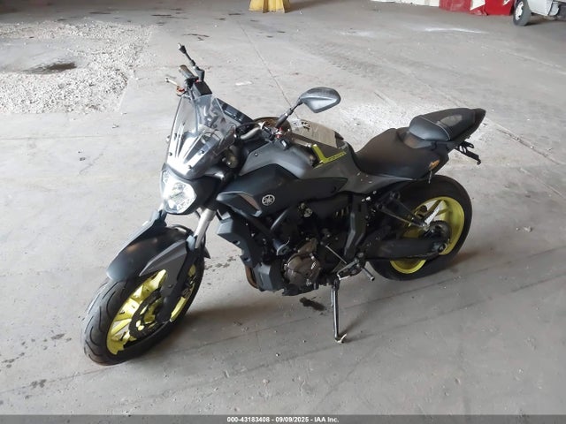 Yamaha FZ07 2016 JYARM06E7GA010958 Image 2