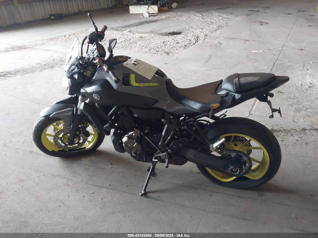 Yamaha FZ07 2016 JYARM06E7GA010958 Image 13