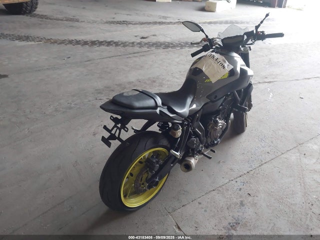Yamaha FZ07 2016 JYARM06E7GA010958 Image 4