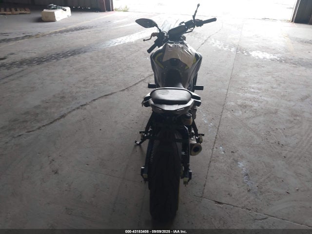 Yamaha FZ07 2016 JYARM06E7GA010958 Image 6