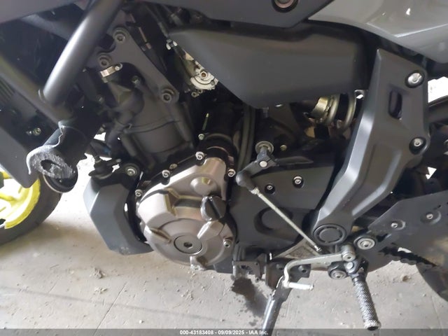 Yamaha FZ07 2016 JYARM06E7GA010958 Image 9