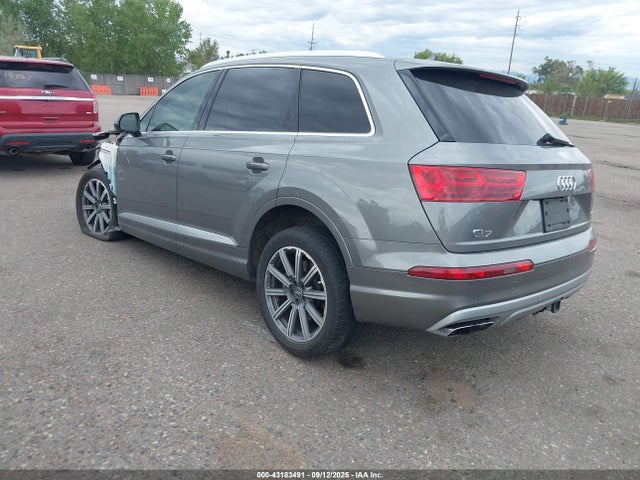 2017 AUDI Q7 WA1LAAF71HD024777 Photo 2