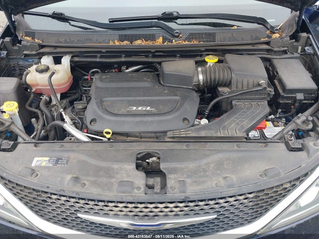 Chrysler 2017 2017 2C4RC1BG6HR747568 Image 10