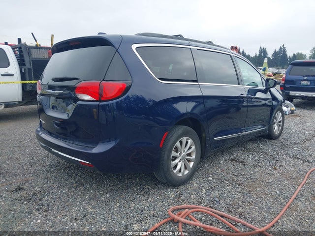 Chrysler 2017 2017 2C4RC1BG6HR747568 Image 4