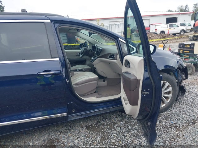 Chrysler 2017 2017 2C4RC1BG6HR747568 Image 5