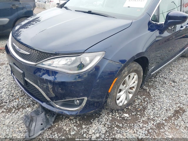 Chrysler 2017 2017 2C4RC1BG6HR747568 Image 6