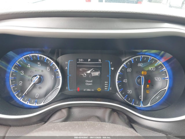 Chrysler 2017 2017 2C4RC1BG6HR747568 Image 7
