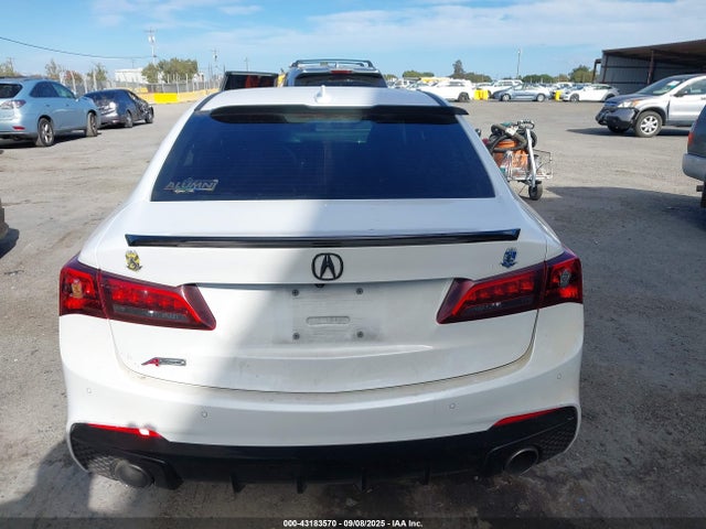 Acura j35y6 2018 19UUB2F60JA009460 Image 16
