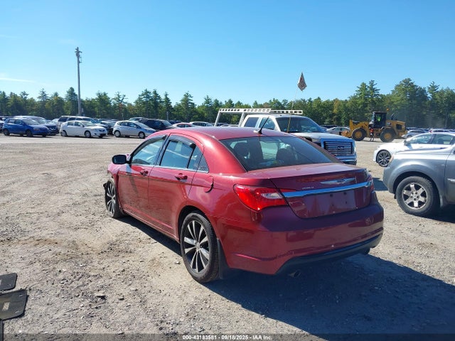 Chrysler 200 2014 1C3CCBBG7EN117020 Image 3