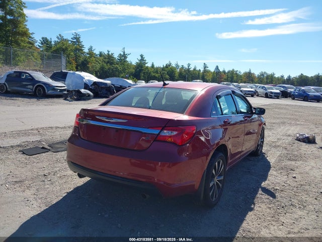 Chrysler 200 2014 1C3CCBBG7EN117020 Image 4
