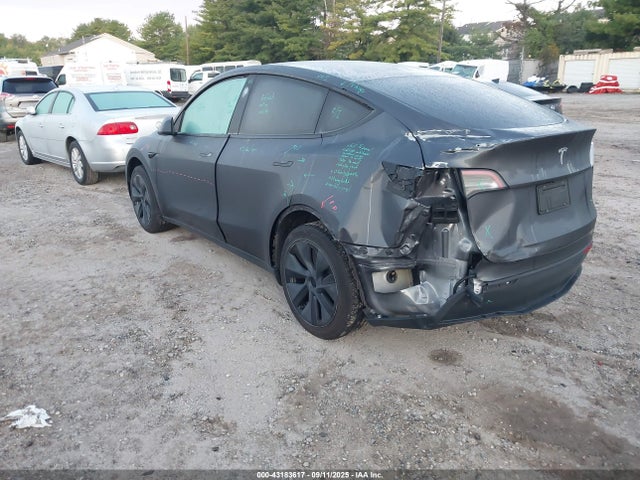 2024 TESLA MODEL Y 7SAYGDED6RF132568 Photo 2