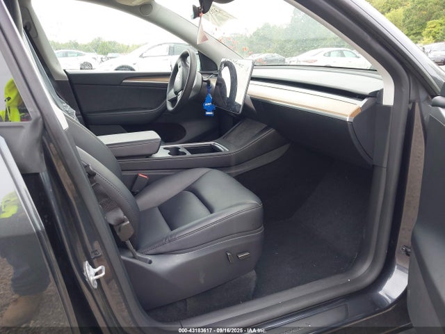 2024 TESLA MODEL Y 7SAYGDED6RF132568 Photo 4