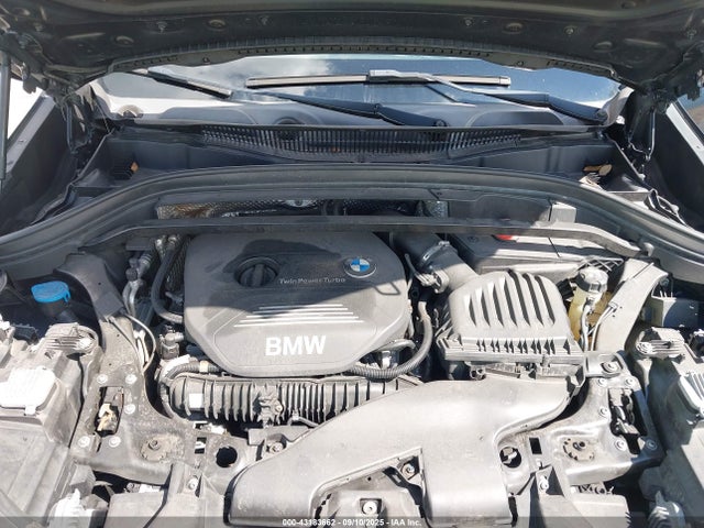 2016 BMW X1 WBXHT3C30G5E48257 Photo 9