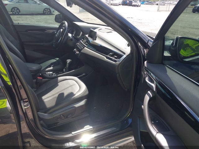 2016 BMW X1 WBXHT3C30G5E48257 Photo 4