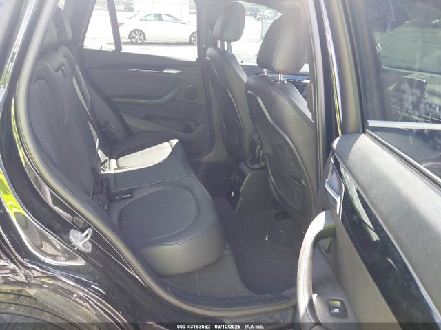 2016 BMW X1 WBXHT3C30G5E48257 Photo 7