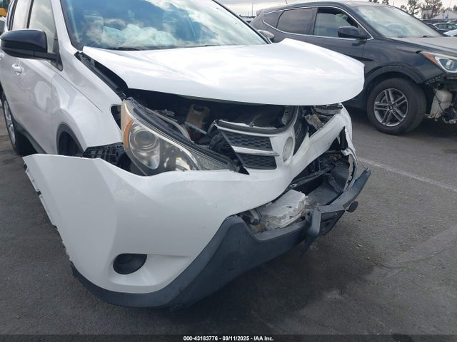 Toyota RAV4 LE 2015 JTMZFREV2FD074424 Image 17