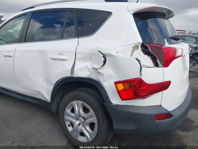 Toyota RAV4 LE 2015 JTMZFREV2FD074424 Image 18