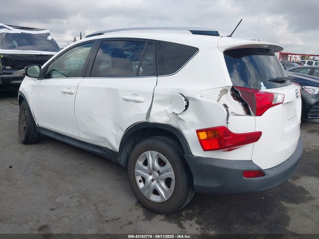 Toyota RAV4 LE 2015 JTMZFREV2FD074424 Image 3