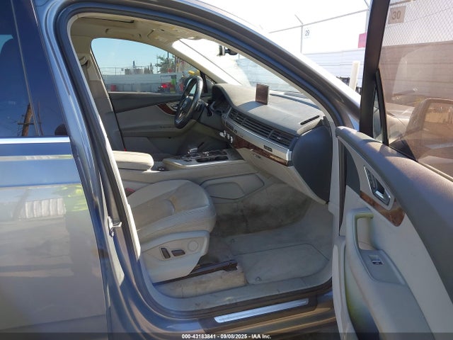 2017 AUDI Q7 WA1LHAF7XHD046093 Photo 4