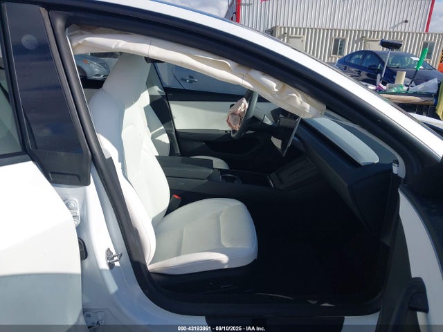 2025 TESLA MODEL 3 5YJ3E1EA6SF905210 Photo 4