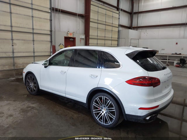 2016 PORSCHE CAYENNE WP1AC2A20GLA88062 Photo 2