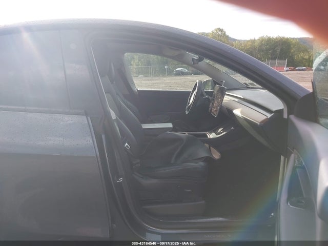 2021 TESLA MODEL Y 5YJYGDEE0MF192201 Photo 4