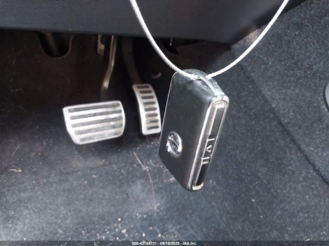 2021 VOLVO XC40 YV4162UM1M2459959 Photo 10