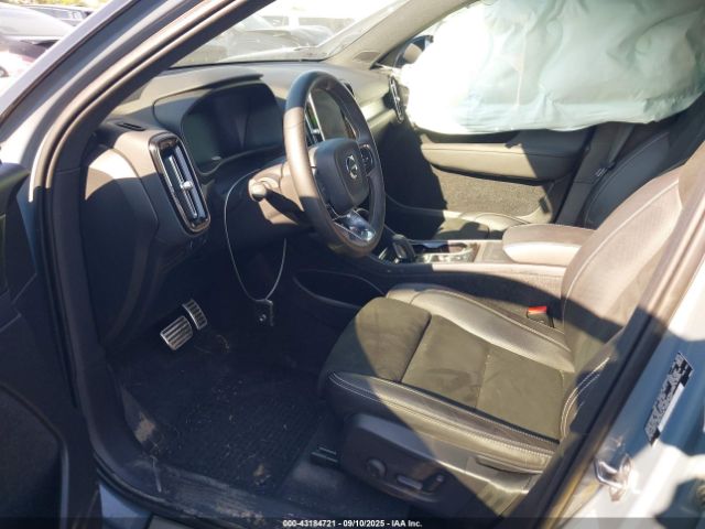 2021 VOLVO XC40 YV4162UM1M2459959 Photo 4