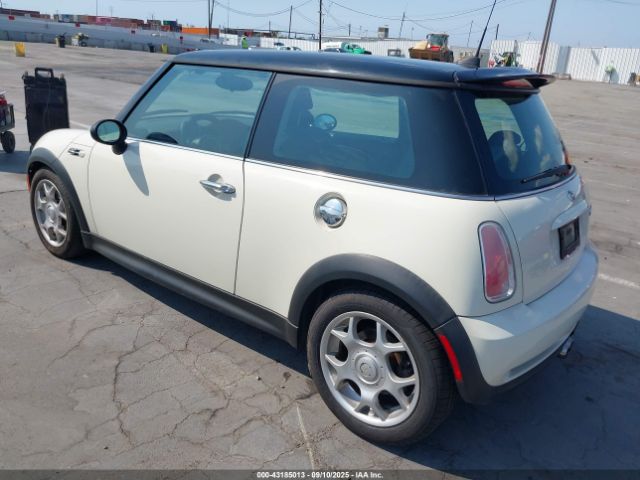 2005 MINI COOPER S WMWRE33515TG99033 Photo 2