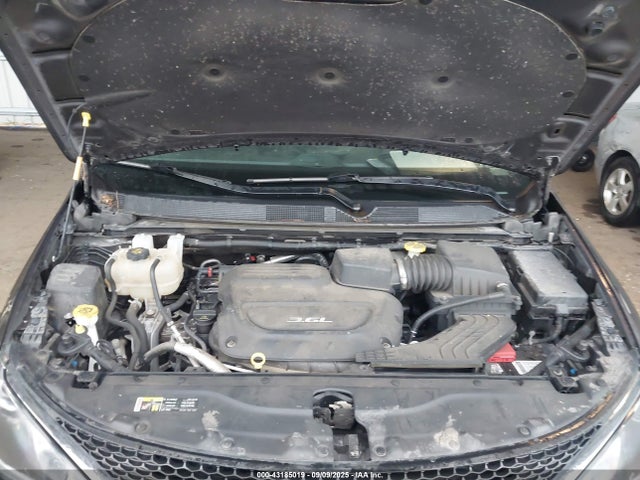Продажа на аукционе авто 2017 Chrysler Pacifica Touring-l, vin: 2C4RC1BG8HR821735, номер лота: 43185019
