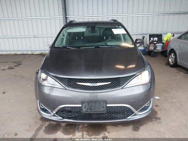 Продажа на аукционе авто 2017 Chrysler Pacifica Touring-l, vin: 2C4RC1BG8HR821735, номер лота: 43185019