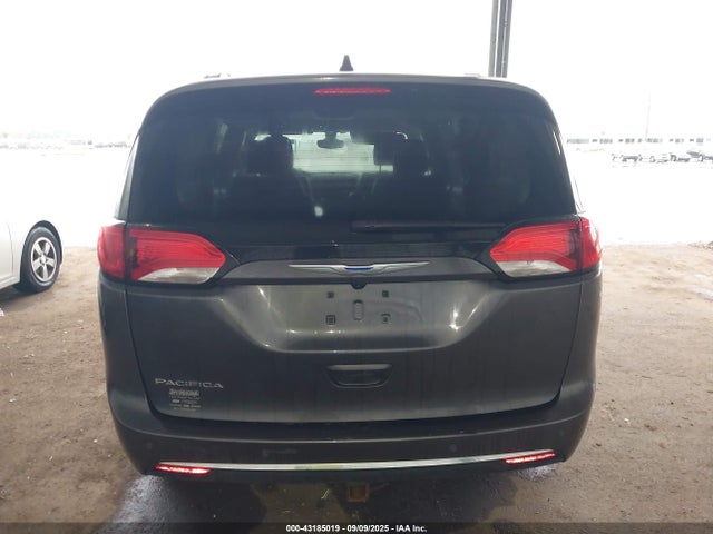 Продажа на аукционе авто 2017 Chrysler Pacifica Touring-l, vin: 2C4RC1BG8HR821735, номер лота: 43185019