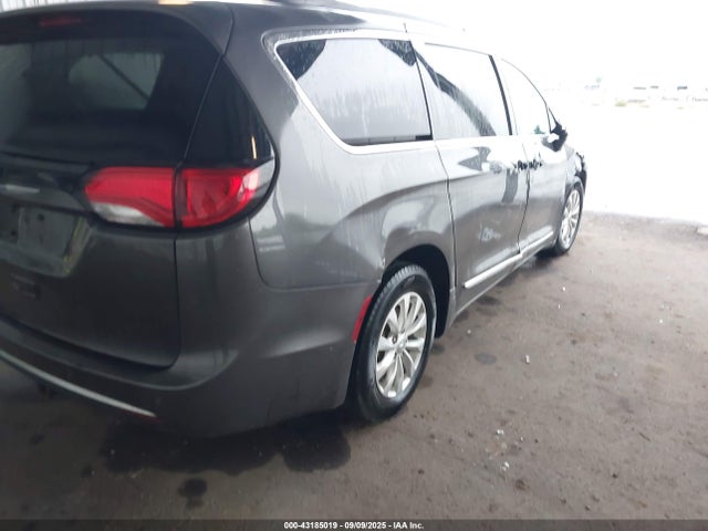Продажа на аукционе авто 2017 Chrysler Pacifica Touring-l, vin: 2C4RC1BG8HR821735, номер лота: 43185019
