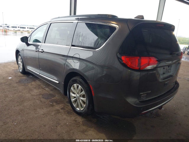 Продажа на аукционе авто 2017 Chrysler Pacifica Touring-l, vin: 2C4RC1BG8HR821735, номер лота: 43185019