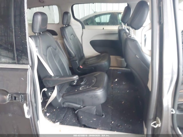 Продажа на аукционе авто 2017 Chrysler Pacifica Touring-l, vin: 2C4RC1BG8HR821735, номер лота: 43185019