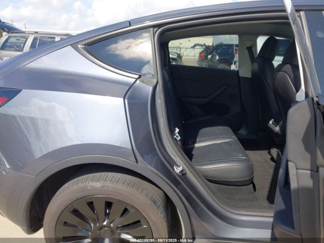 2023 TESLA MODEL Y 7SAYGDEE0PA208949 Photo 7