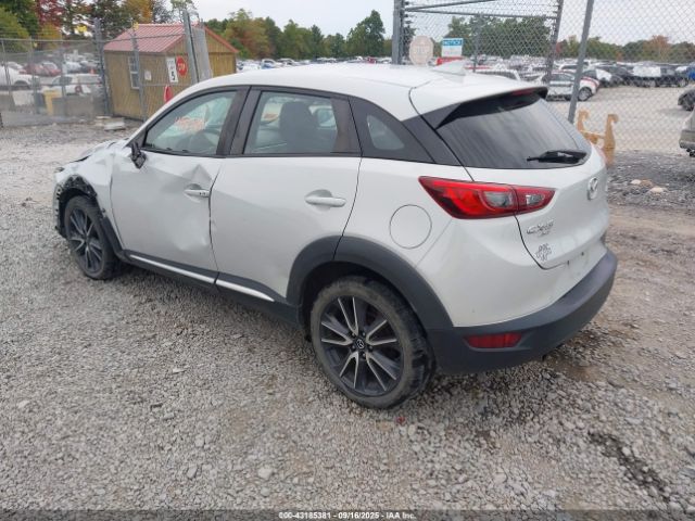 2018 MAZDA CX-3 JM1DKFD74J0301717 Photo 2