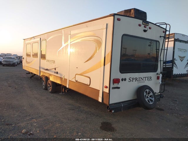 4YDT33322J1533656 Keystone 2018