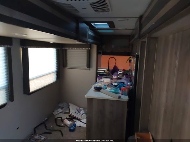 4YDT33322J1533656 Keystone 2018