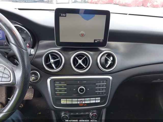 WDDSJ4GB5JN607624 Mercedes-Benz CLA-Class