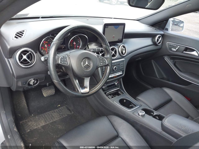 WDDSJ4GB5JN607624 Mercedes-Benz CLA-Class