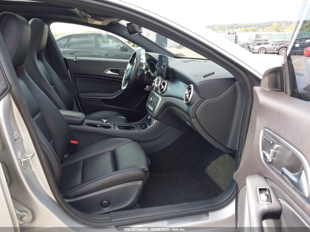 WDDSJ4GB5JN607624 Mercedes-Benz CLA-Class