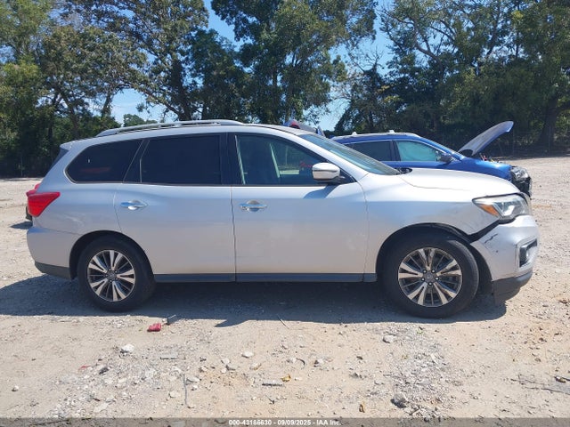 5N1DR2MM5HC663568 Nissan Pathfinder Sv